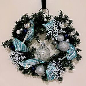 14 inch Christmas wreath snowflakes